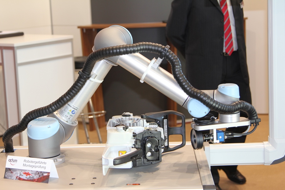 Actum setzt Roboter auch bei der Qualitätskontrolle und Bildverarbeitung ein.