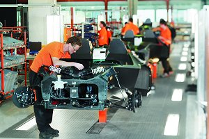Schraubstation für Motorradmotoren Schraubstation für Motorradmotoren