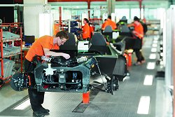 Schraubstation für Motorradmotoren