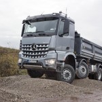 Nutzfahrzeuge: Arocs: Weltpremiere von Mercedes Benz neuem Bau-Lkw 13A81 (Groß)