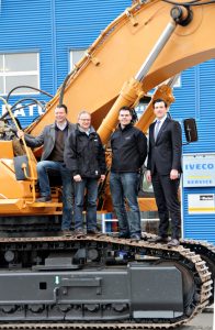 Jochen Schmitt, CNH Industrial Business Manager, Rudolf Schäfer, Geschäftsführer AutoPartner Bad Düben, Ralf Schütze, Case Produktspezialist und Steffen Thierfelder, CNH Industrial Business Director (v.l.n.r.). (Abb.: Bad Düben)