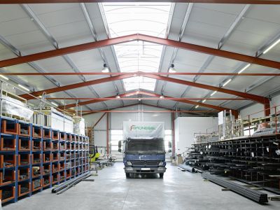 Wirtschaft + Unternehmen: Losberger: Neue Halle für Eisenwarenhändler Wirtschaft + Unternehmen: Losberger: Neue Halle für Eisenwarenhändler