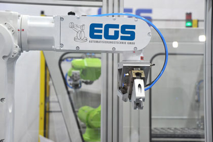 Industrieroboter: Automatisierung für die Highspeedbestückung Industrieroboter: Automatisierung für die Highspeedbestückung