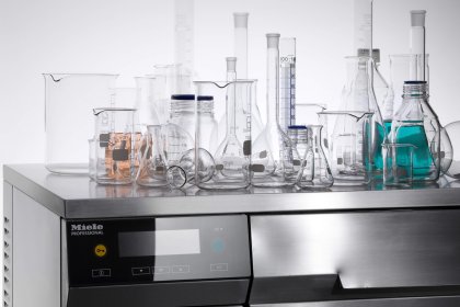 Produkt-News: Hersteller von Laborglas und Reinigungs- und Desinfektionsautomaten nutzen Synergien