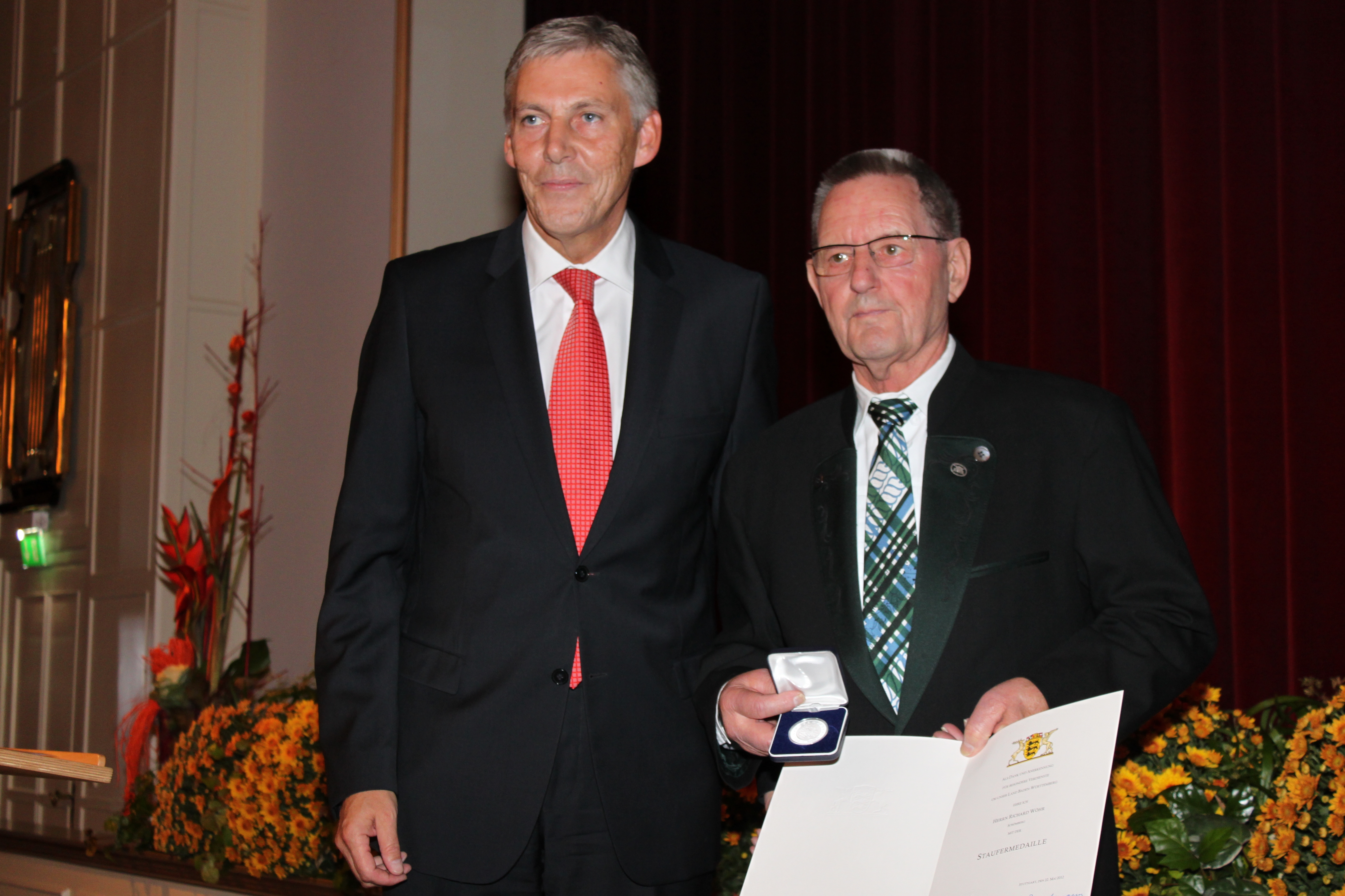 Wirtschaft + Unternehmen: Richard Wöhr hat nun auch die Staufermedaille Wirtschaft + Unternehmen: Richard Wöhr hat nun auch die Staufermedaille
