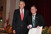 Wirtschaft + Unternehmen: Richard Wöhr hat nun auch die Staufermedaille Wirtschaft + Unternehmen: Richard Wöhr hat nun auch die Staufermedaille