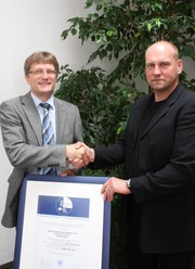 Wirtschaft + Unternehmen: Baumüller erhält Arbeitsschutz-Zertifikat