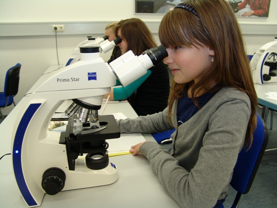 News: "Kindertag der Mikroskopie" bei Carl Zeiss