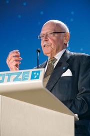 Wirtschaft + Unternehmen: Friedrich Lütze feiert den 90.