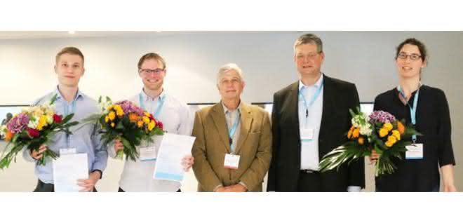 Gewinner der Posterpreise. Von links nach rechts: Leopold König von TissUse GmbH (Platz 2), Lucas-Sebastian Spitzhorn vom Heinrich-Heine-Universitätsklinikum Düsseldorf (Platz 3), Konferenz Chair Prof. Joaquim Cabral, Dr. Karl Rix, Vice President Business Unit Bioprocess von Eppendorf, und Carolin Halloin von der MH Hannover (Platz 1). Gewinner der Posterpreise. Von links nach rechts: Leopold König von TissUse GmbH (Platz 2), Lucas-Sebastian Spitzhorn vom Heinrich-Heine-Universitätsklinikum Düsseldorf (Platz 3), Konferenz Chair Prof. Joaquim Cabral, Dr. Karl Rix, Vice President Business Unit Bioprocess von Eppendorf, und Carolin Halloin von der MH Hannover (Platz 1).