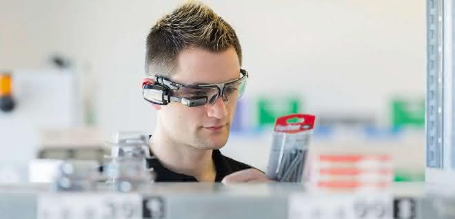 Order-picking technology: Pick-by vision on the rise: Easier into the future Photo: IGZ
