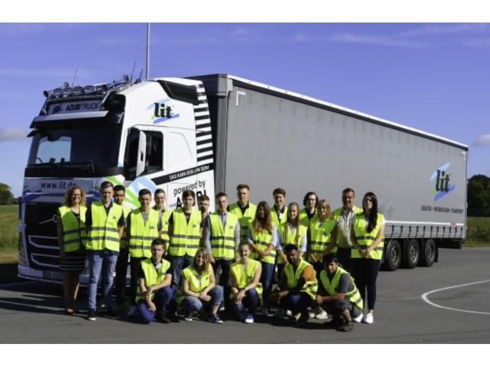 Logistics service providers: Start for 22 trainees at L.I.T. AG