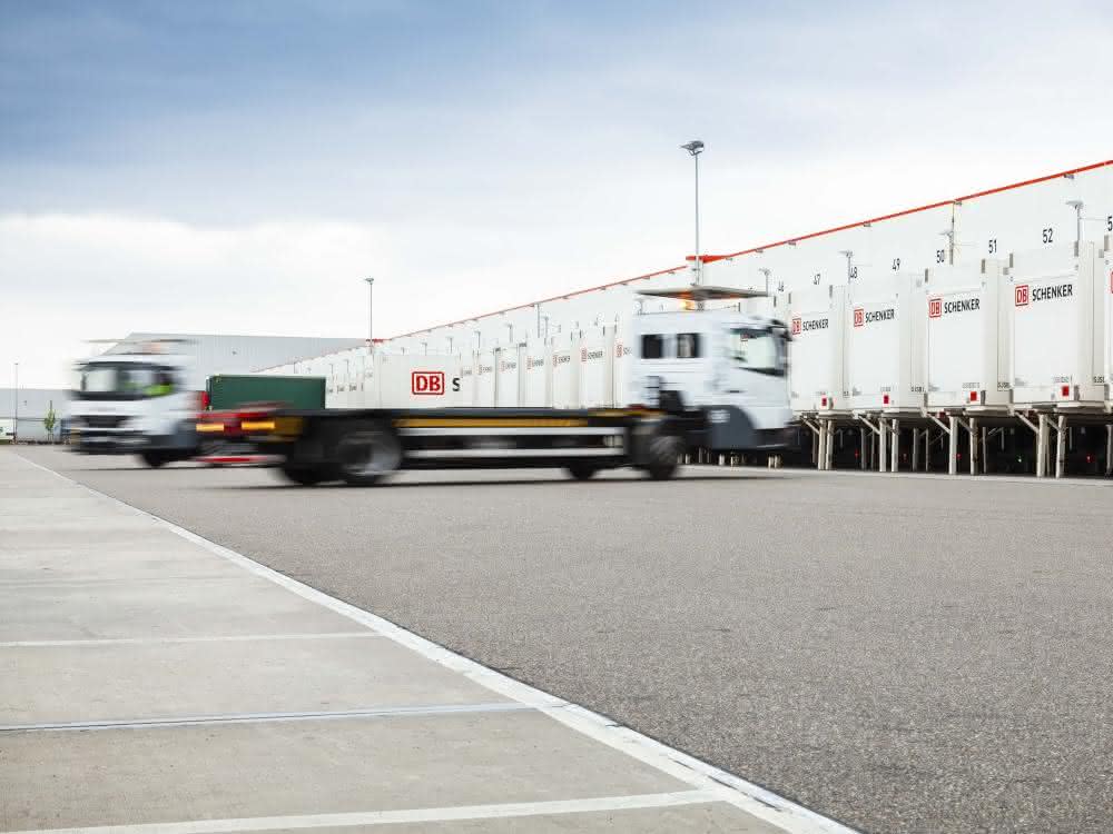 Utility vehicles: TII Group presents transport solutions for logistics yard and road