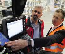 Forklift trucks: Fleet management via Mobile Easykey for tugger trains Mobile Easykey in use