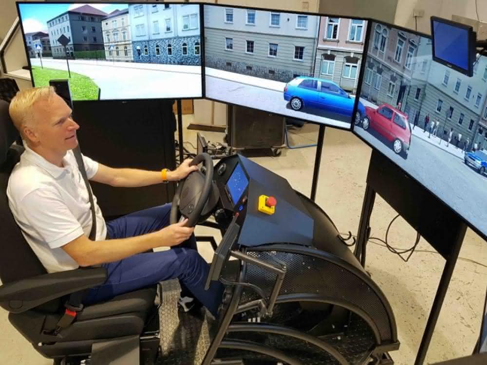 IAA Nutzfahrzeuge: Szenario Rettungsgasse: DVR bietet Simulator-Stresstest an