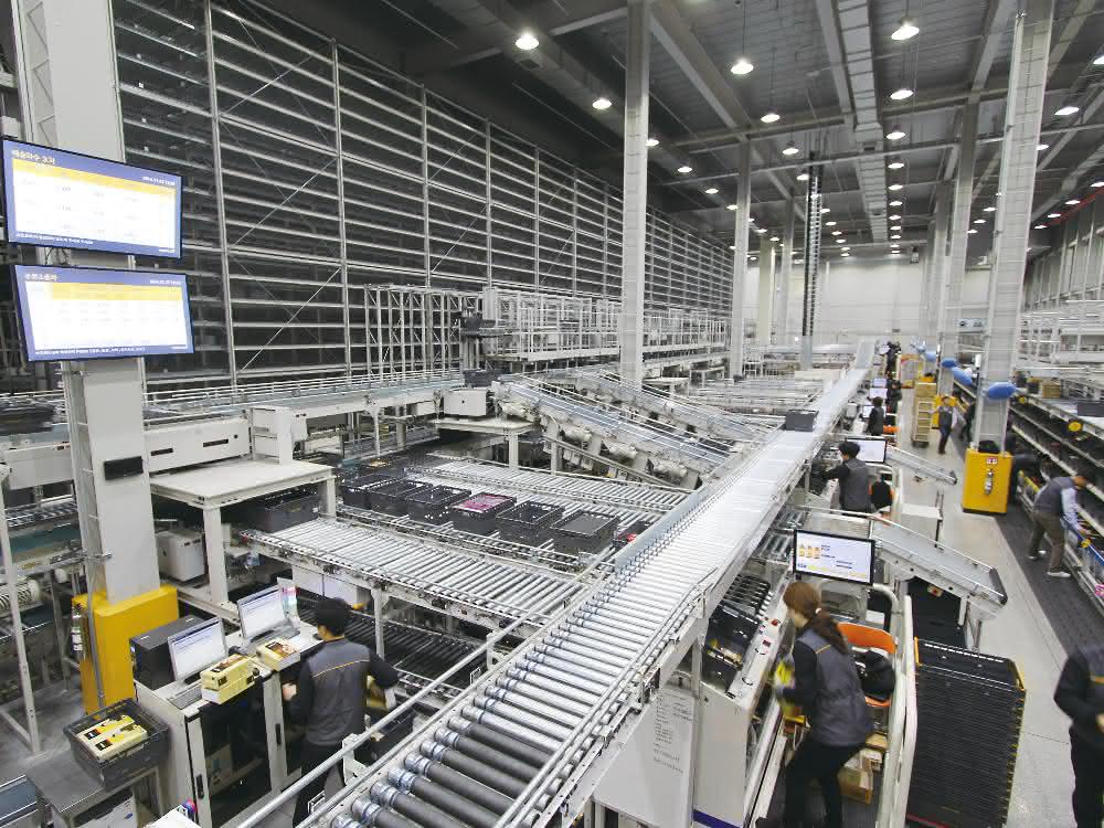 Daifuku employs over 9,000 people worldwide