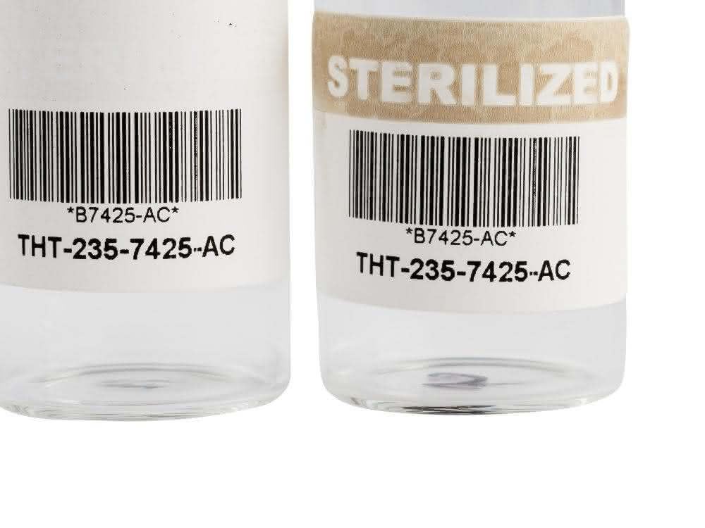 Die Etiketten von Brady zeigen die erfolgte Sterilisation an.