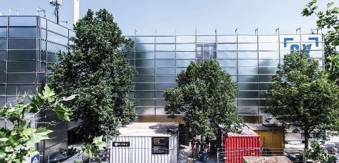 Baustelle: Schutzsystem von Layher: Staub und Lärm bleiben drinnen Sanierung eines Parkhauses