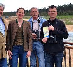 v.l.n.r.: Wolfgang Zapf, Dr. Ruth Dirsch, Wolfgang Chunsek, Bernd Michl beim Startschuss für das Artenschutzprojekt für die Vogelarten Wiedehopf und Wendehals in der Sandgrube Kreuzstein, Schwaig b. Nbg.