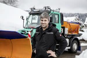 Markus Kessler und sein neuer Mercedes-Benz Unimog U 427 zu den Frühaufstehern