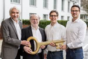 Übergabe an die junge Generation beim Franchise-System Einer.Alles.Sauber. (von links): Die ehemaligen Vorstände Josef Berchtold und Paul Meyer übergeben die Geschäfte an Matthias Mester (neuer Vorstand) und Daniel Samol (Marketingchef). (Abb.: Annika Pilgrim)