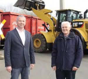 Martin Eberherr, Geschäftsführer von TD Rohstoffhandel (links), und Josef Gruber, Zeppelin-Verkäufer.