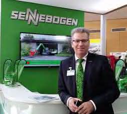 Messen + Veranstaltungen: Außen schwere Baumaschinen, innen heiße Diskussionen