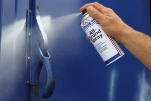 Artikelsuche: Südwest: Fix gesprüht, schnell repariert Seit über 40 Jahren bewährt: Die Grundierung All-Grund. Sie ist jetzt auch als Spray in der 400-Milliliter-Dose erhältlich und noch leichter aufzutragen. (Abb.: Südwest)