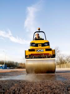 Zwei Tandemwalzen, zwei Grabenwalzen und zwei Vibrationswalzen bietet JCB im Rahmen der Aktion mit fünf Jahren Werksgarantie. (Abb.: JCB)
