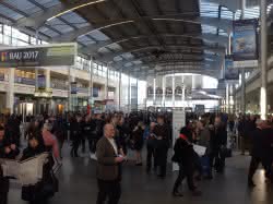 Schon früh morgens sind die Messehallen in München gut besucht. (Abb.: Rudolf Müller Mediengruppe)