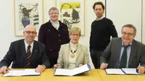 Besiegelung der Vereinbarung für den gemeinsamen Studiengang zwischen dem BWI-Bau und der FH Münster. (Abb.: FH Münster/Pressestelle) 