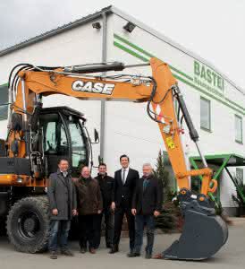 CNH Industrial Business Manager Jochen Schmitt, Bastei Geschäftsführer Uwe Fischer, Case Produktspezialist Ralf Schütze, CNH Industrial Business Director Steffen Thierfelder und Bastei Geschäftsführer Gerd Singer. (Abb.: Case)