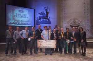 Bagger und Radlader: Case: Finnischer Maschinenführer gewinnt Internationales Rodeo Finale 2014 Gruppenbild mit Sieger (Abb. Case)