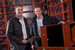 Geschäftsführer Klaus Elvermann und Jürgen Elvermann . (Abb.: Elvermann GmbH - Schaltechnik)