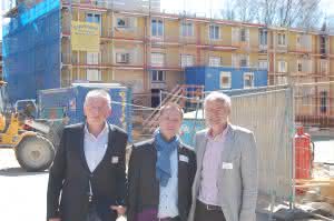 Clemens Kuhlemann (Deutsche Poroton), Dr. Thomas Fehlhaber (Unipor) und Hans R. Peters (Mein Ziegelhaus). (Abb.: Baugewerbe)