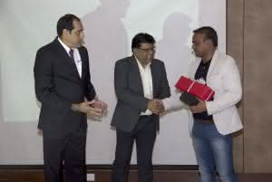 (v.l.n.r.)Saeesh Nevrekar( Director Sales and Service, Terex Cranes India), Narendra Wahile (Sales Manager, Terex Cranes India) und Vidyanand Singh ( Director, HN Construction) (Abb.: HN Construction)