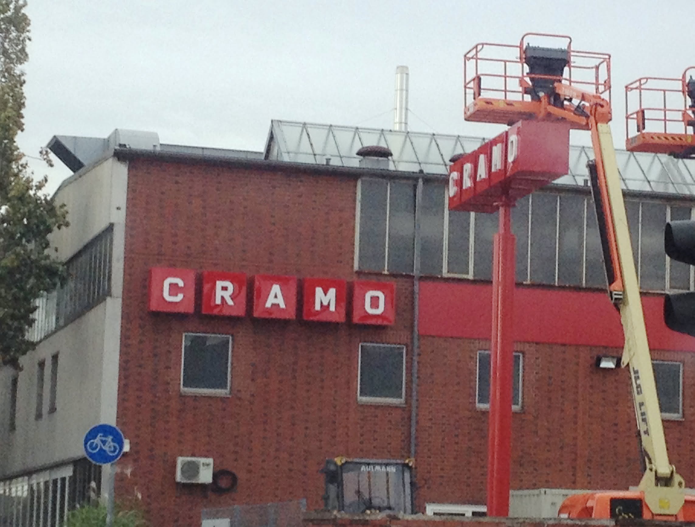 Krane + Hebebühnen: Theisen Baumaschinen: Umbenennung in Cramo Cramo, Theisen_Baumaschinen