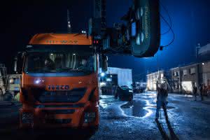 Der Iveco Stralis Hi-Way, “International Truck of the Year 2013”, ist Teil der  Produktion  “Batman v Superman: Dawn of Justice”. (Abb.:  Iveco)