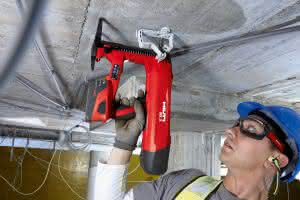 Krane + Hebebühnen: Hilti: Akkubetriebenes Befestigungsgerät Das BX 3-ME ist speziell für Elektrobefestigungen selbst auf Beton- und Stahluntergründen konzipiert. (Abb.: Hilti)