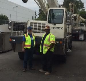 Mike Rice (li.) von Bigge Crane & Rigging Co. mit Tony Tipton (re.) von OHL. (Abb.: Terex)