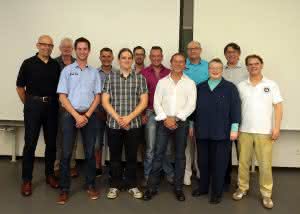 V.l.n.r.: R. Prof. Oepen, R. Becker, S. Gembalski, K. Dudincuk, K. Sommer, Ph. Hentges, A. Ret-kittke, P. Sendelbach, B. Jozepovic, E. Bodenmüller, Prof. J. Danielzik, H. Dapprich. (Abb.: BWI-Bau)