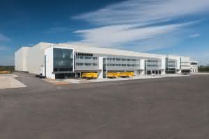 Das neue Liebherr-Logistikzentrum in Oberopfingen bei Kirchdorf an der Iller. (Abb. Liebherr)