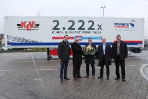 Alwin Lürwer, International Key-Account Management Schmitz Cargobull AG, Ulrich Schöpker, Vorstand Schmitz Cargobull AG, Bernd Kaindlsdorfer, Geschäftsführer KLVrent, Michael Schittenhelm, Vertrieb & Marketing KLVrent, Dieter Wensing, Gruppenleiter Technischer Vertrieb Koffer Schmitz Cargobull AG. ( Abb.: Schmitz Cargobull)