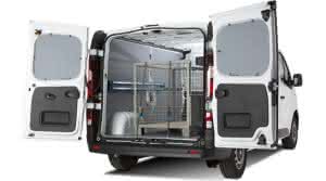 Bagger und Radlader: Renault: Ladungssicherungspaketen von Sortimo Renault Trafic LaSi 005: Einfaches Sichern der Ladung durch diverse Ladungssicherungsmöglichkeiten. (Abb.: Renault)