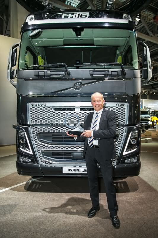Bagger und Radlader: Volvo Trucks: FH zum „International Truck of the Year 2014“ gekürt Bagger und Radlader: Volvo Trucks: FH zum „International Truck of the Year 2014“ gekürt