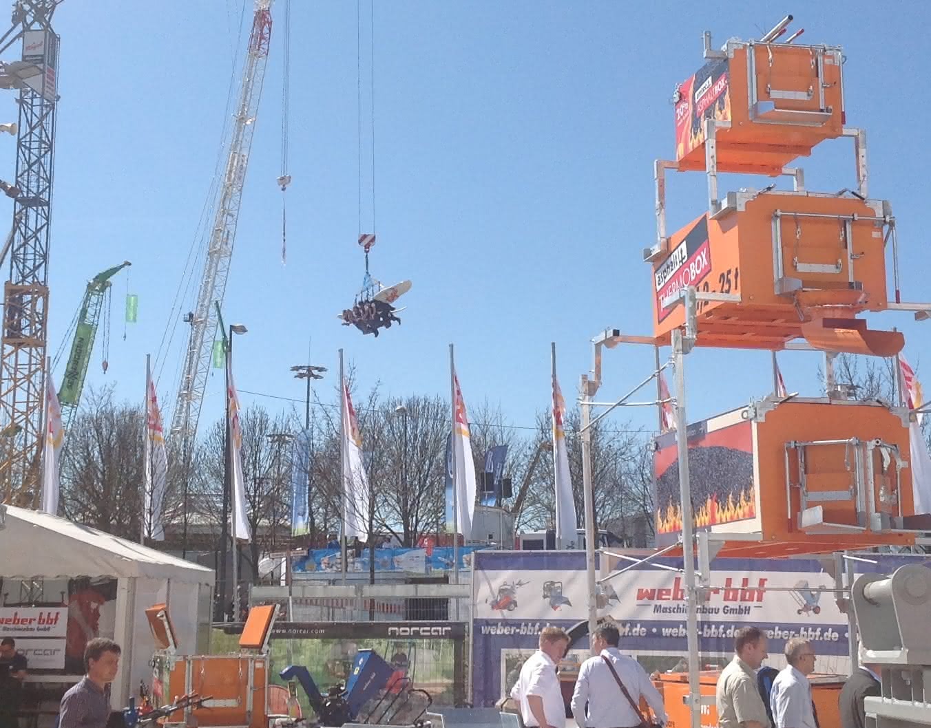 Krane + Hebebühnen: bauma: Probeflug am Kran