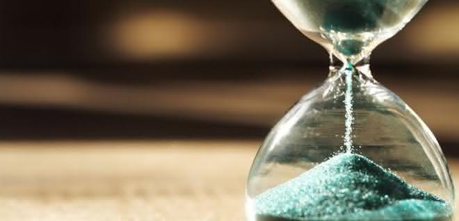 Labornorm DIN EN ISO/IEC 17025:2018: Die Zeit läuft Sanduhr