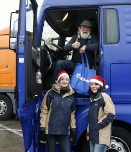 Nutzfahrzeuge: Weihnachtlich: Krone beschenkt Lastwagenfahrer