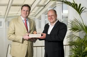 Personen: Bernard Krone ist LT-manager des Jahres 2013 LT-manager_dJ_2013_uebergabe_web