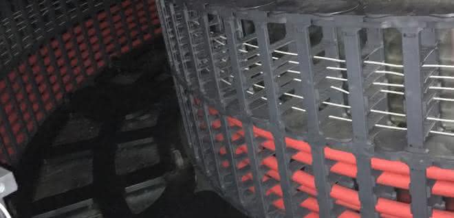 ESD-compliant energy chain